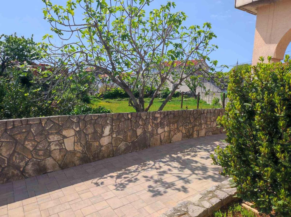 Apartment Rose Krk Town Esterno foto